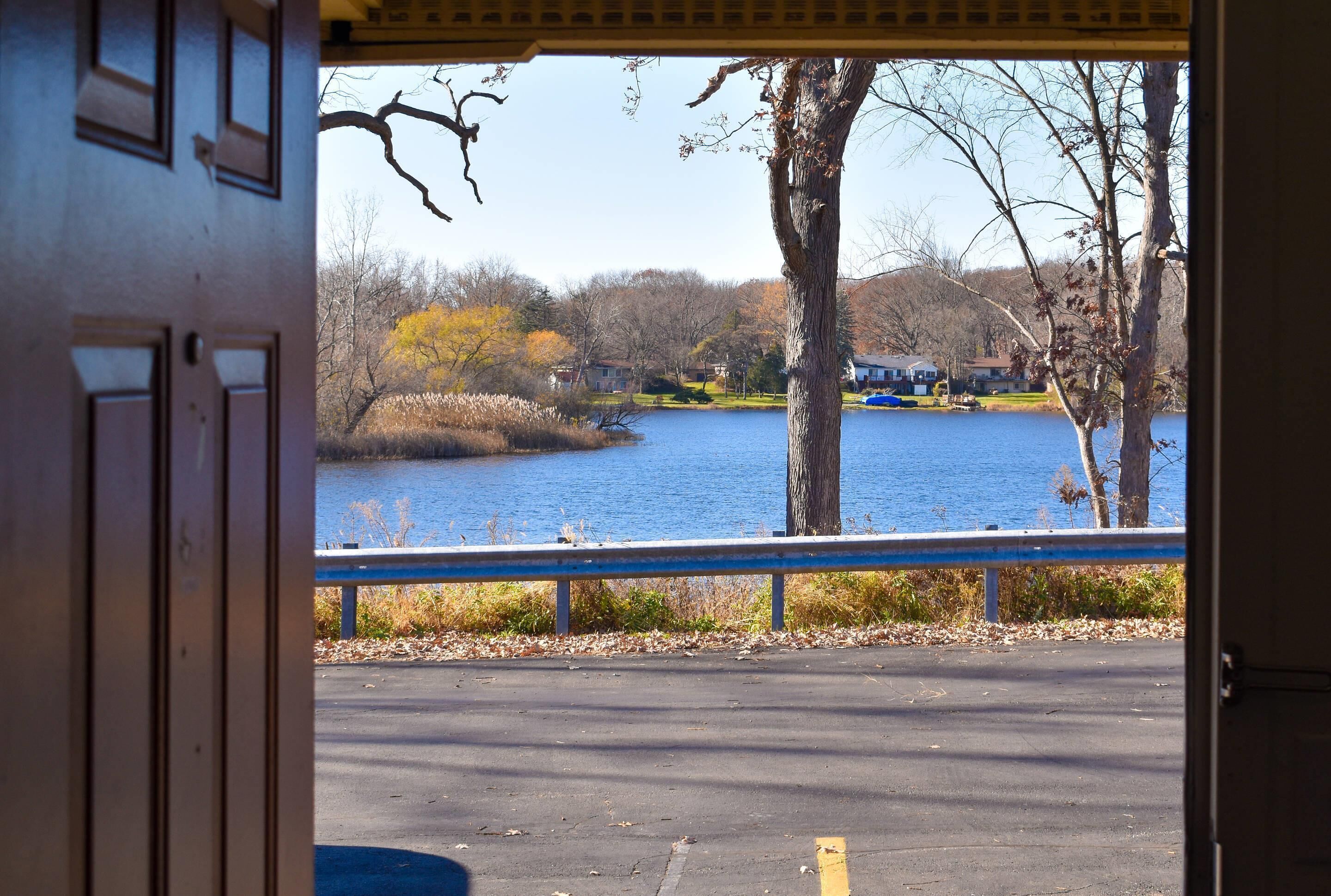 書桌、筆電工作空間、免費無線上網、床單