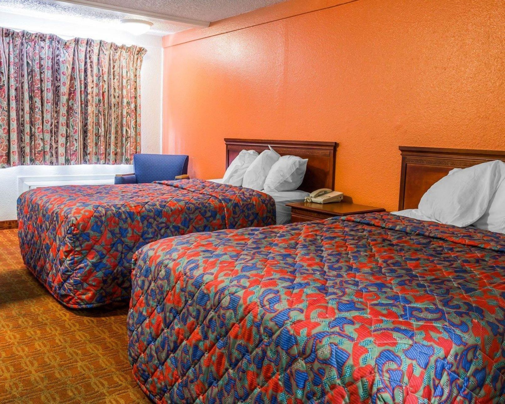 Desk, laptop workspace, free WiFi, bed sheets