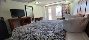Habitación estándar, 1 cama de matrimonio grande, accesible para personas con discapacidad | Escritorio, espacio para trabajar con un portátil, wifi gratis