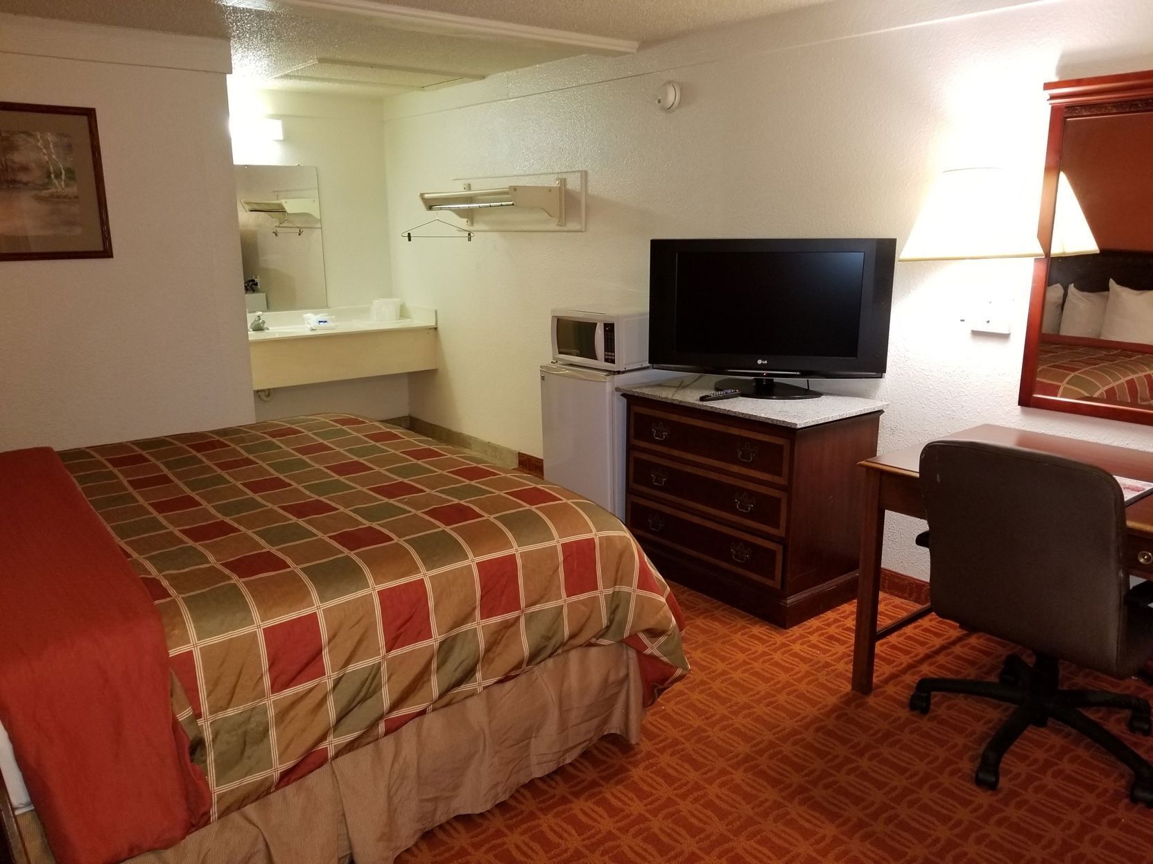 Desk, laptop workspace, free WiFi, bed sheets