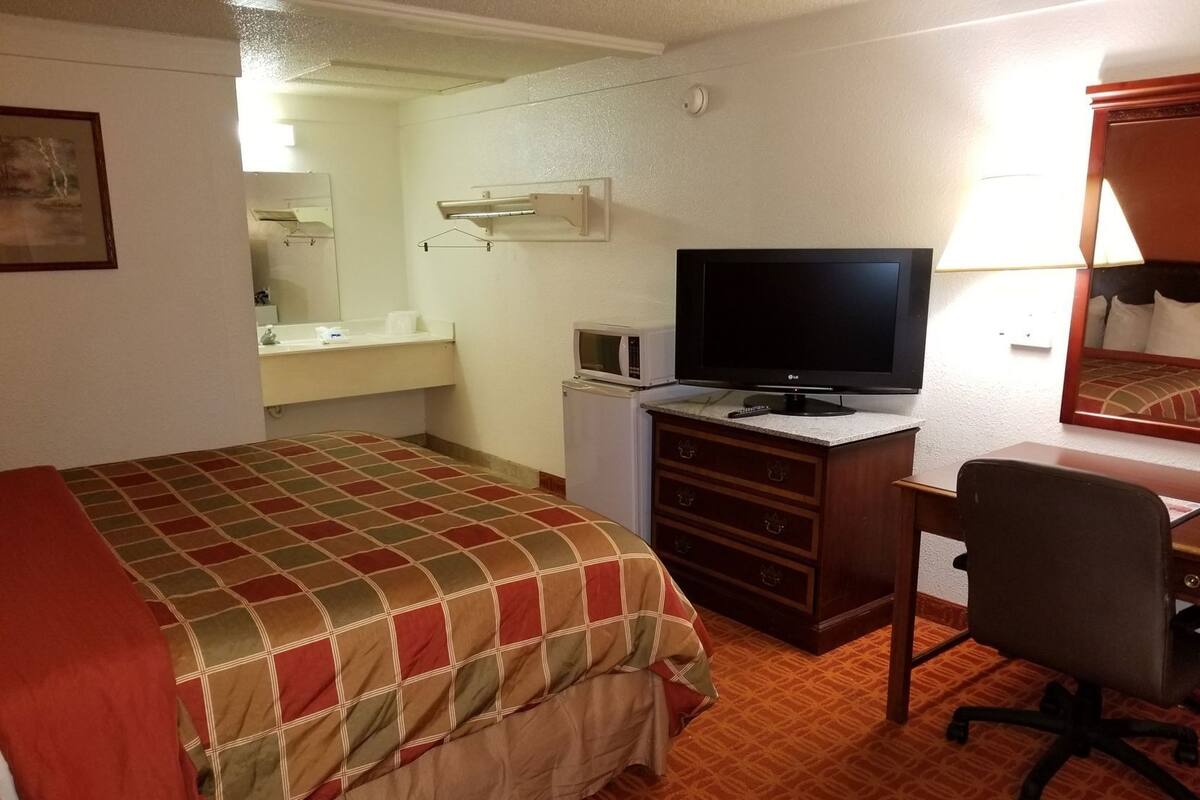 Desk, laptop workspace, free WiFi, bed sheets