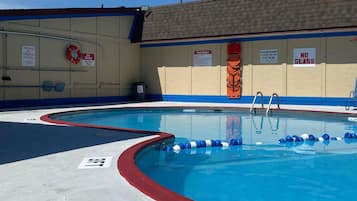 Alberca al aire libre por temporada