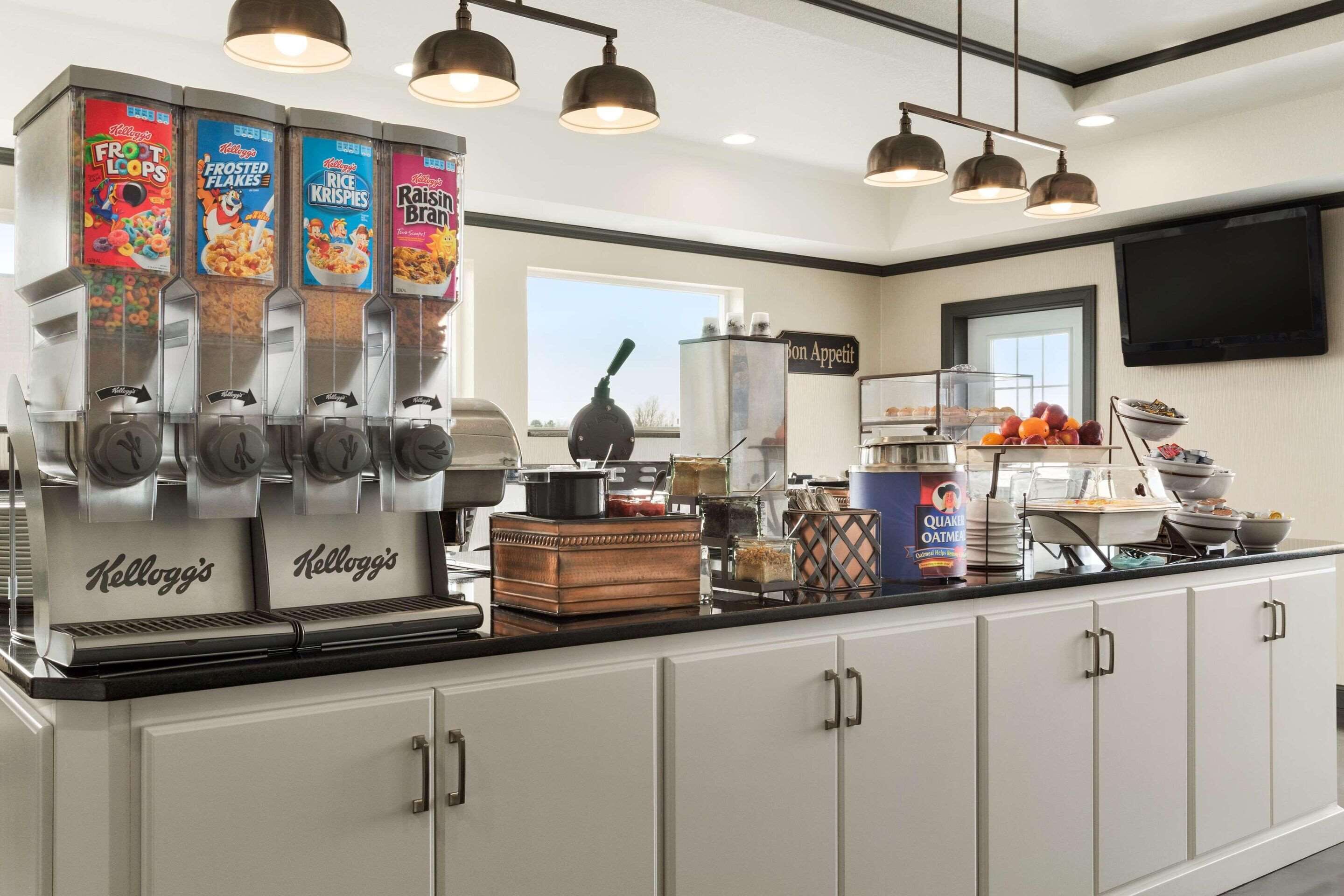 free daily continental breakfast