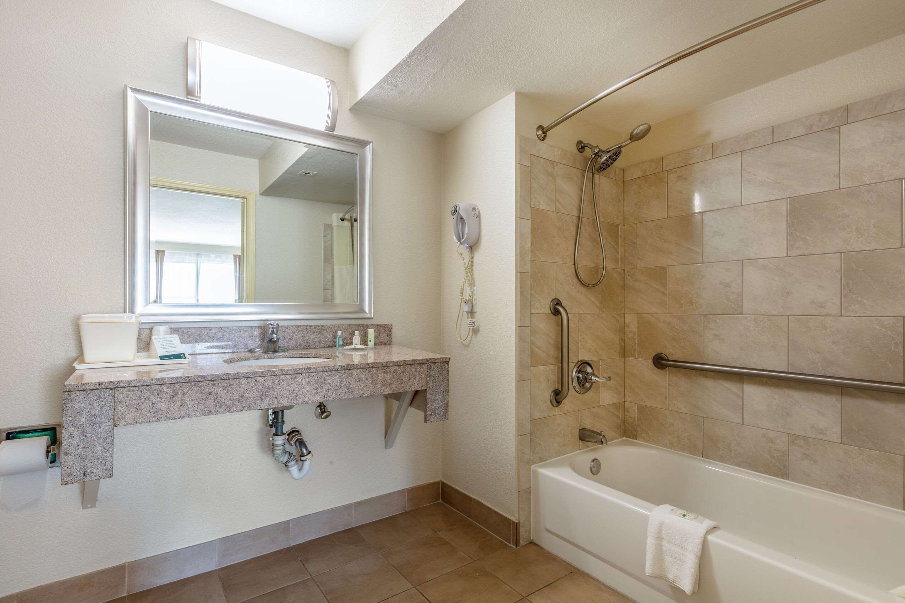 room, 1 king bed, accessible, non smoking | bathroom | bathtub, free toiletries, hair dryer, towels