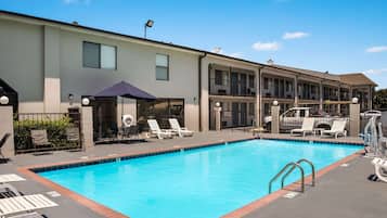 Alberca al aire libre por temporada