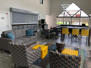 Lobby sitting area - Quality Inn Southaven - Memphis South (Southaven)