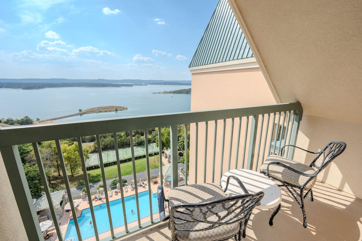 Lakefront King, Balcony, Lake View | 1 bedroom, premium bedding, in-room safe, desk