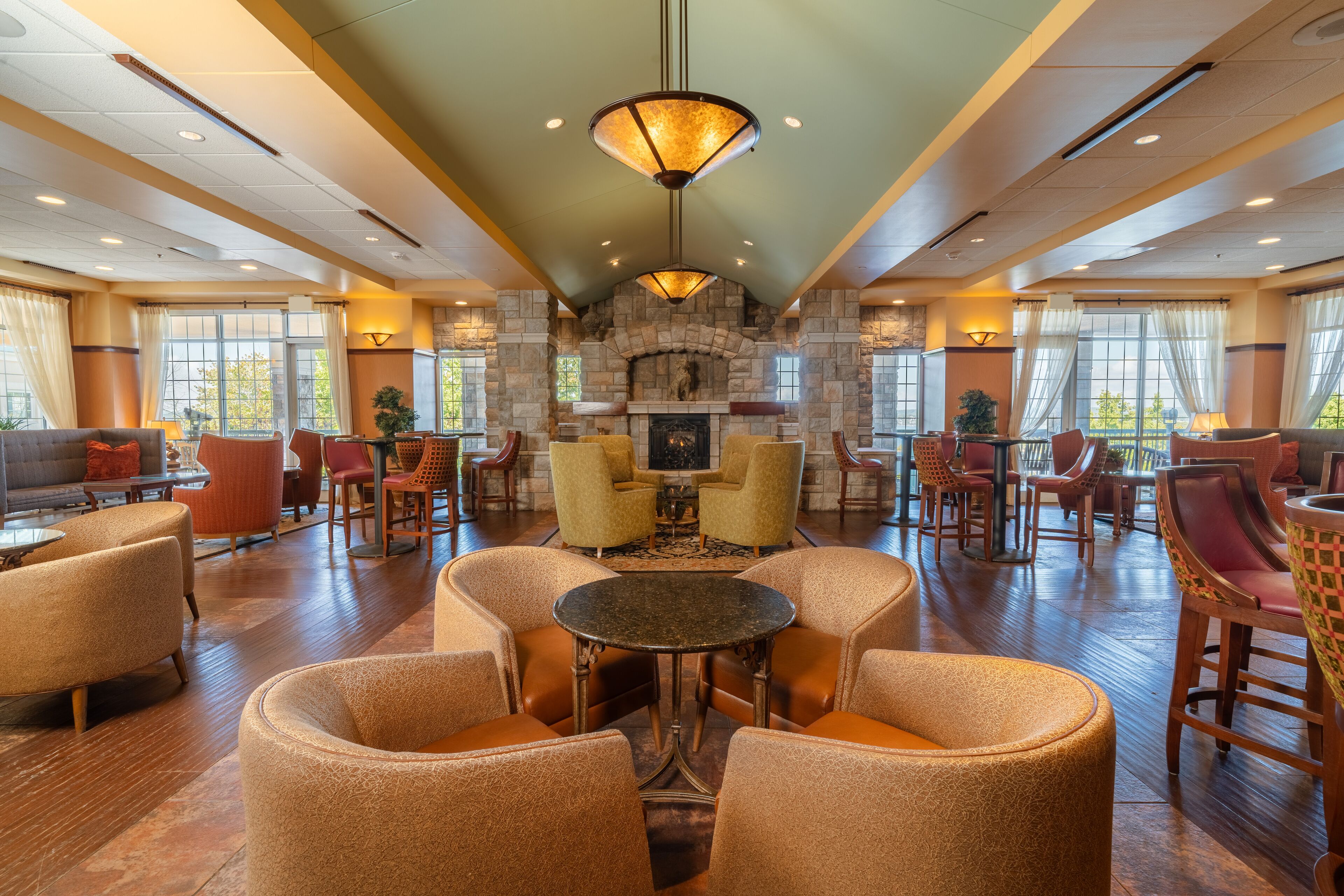 2 bars/lounges, cocktail bar