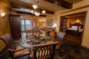 32-inch flat-screen TV with cable channels, TV, pay movies - Chateau On The Lake Resort Spa and Convention Center (Branson)