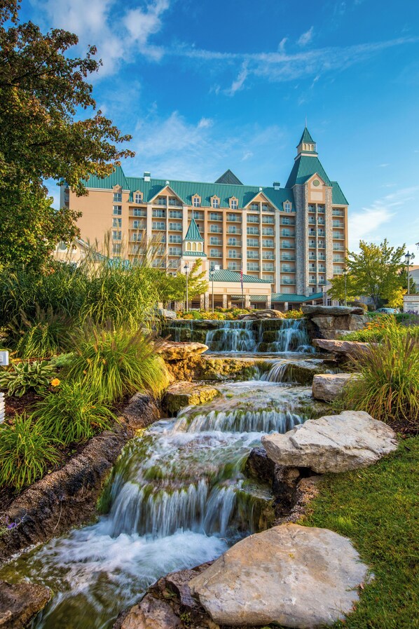 Front of property - Chateau On The Lake Resort Spa and Convention Center (Branson)
