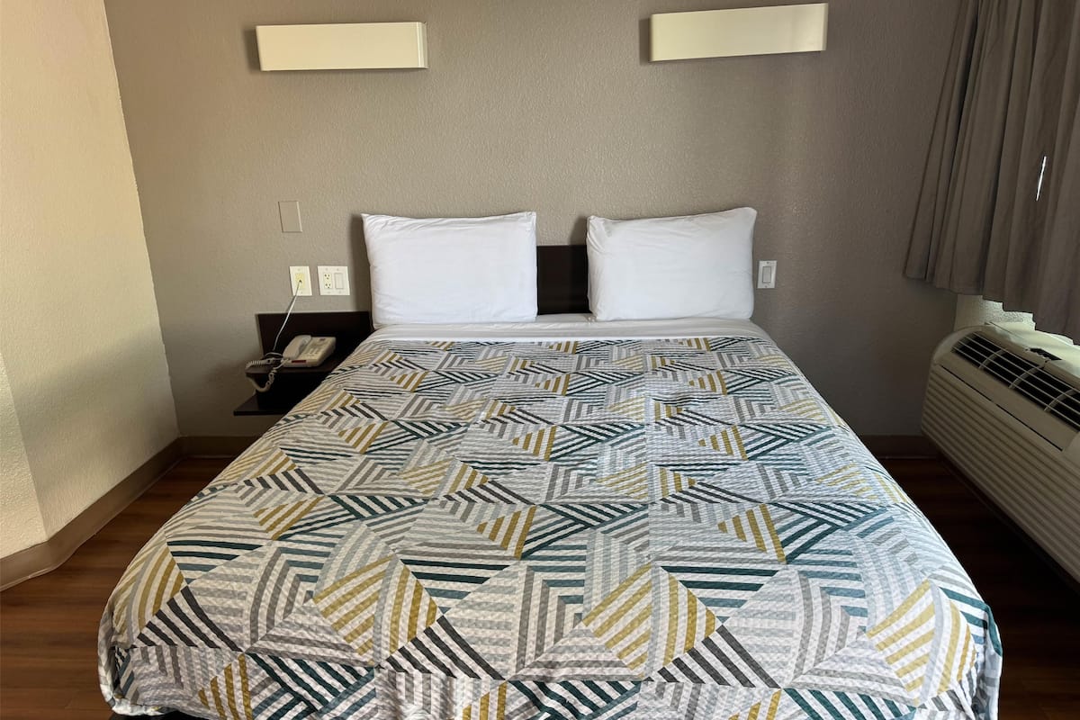 Habitación estándar, 1 cama doble, accesible para personas con discapacidad, no fumadores | Wifi gratis y ropa de cama