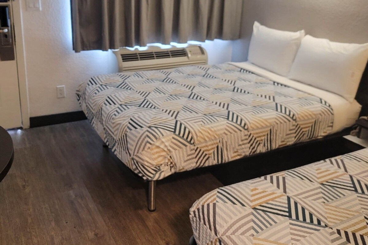 WiFi (free), bed sheets