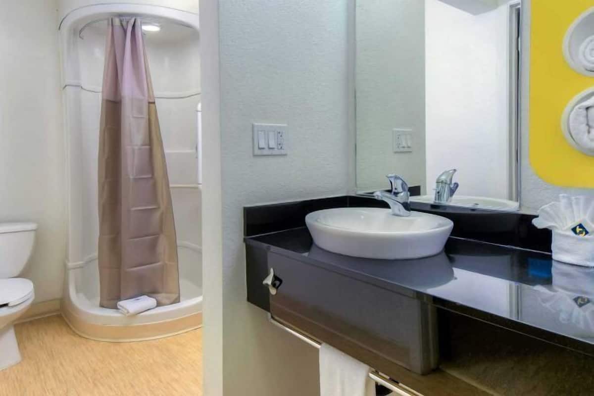 Shower, free toiletries, hair dryer, towels