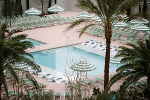 3 Außenpools, beheizter Pool, Cabañas (gegen Gebühr), Sonnenschirme