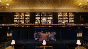 7 bars/lounges, poolside bar