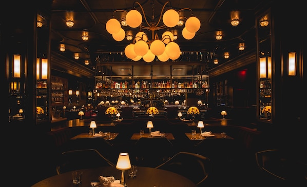 11 restaurants; breakfast, lunch and dinner served 