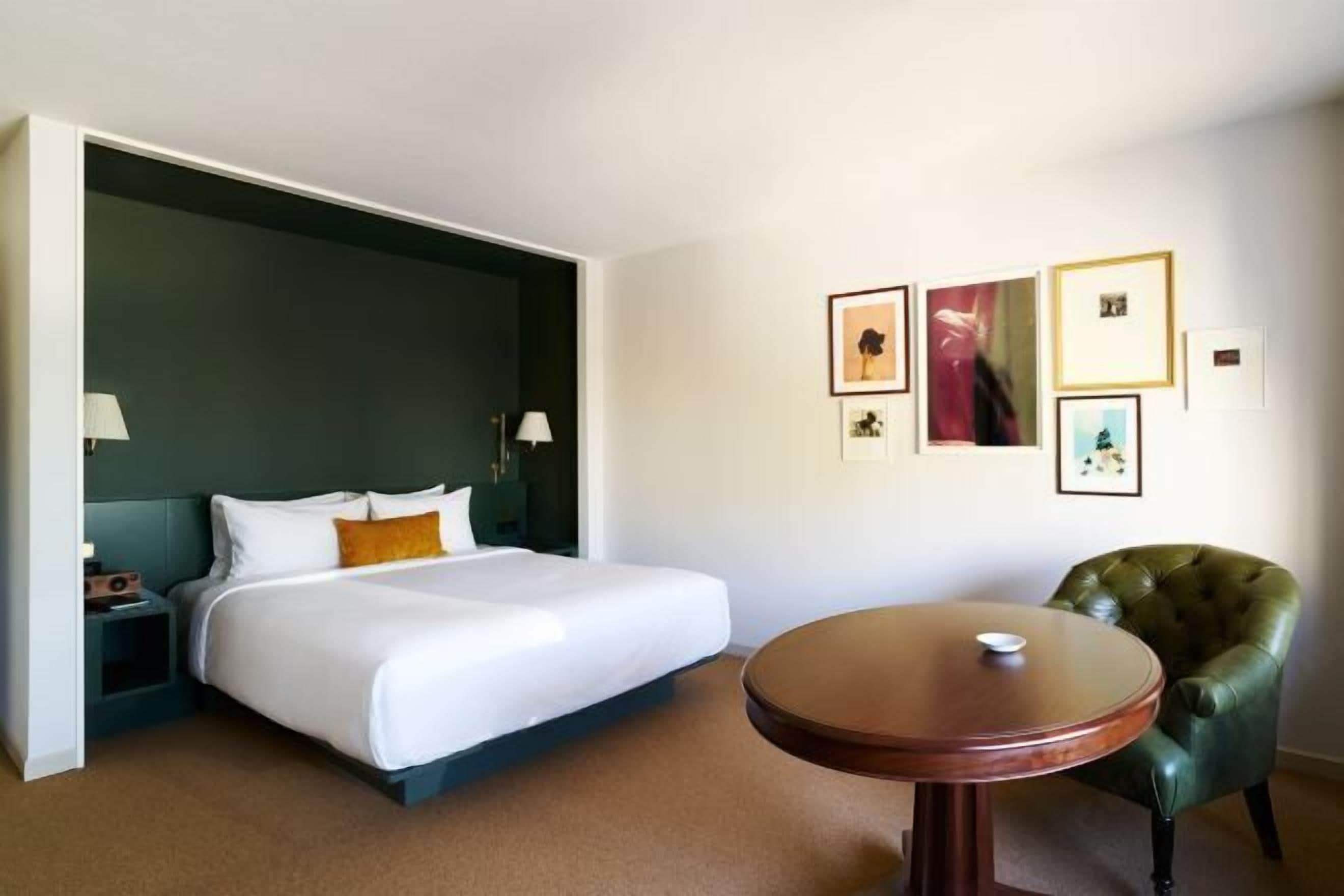 Seprai premium, bantalan ekstra lembut, dan brankas