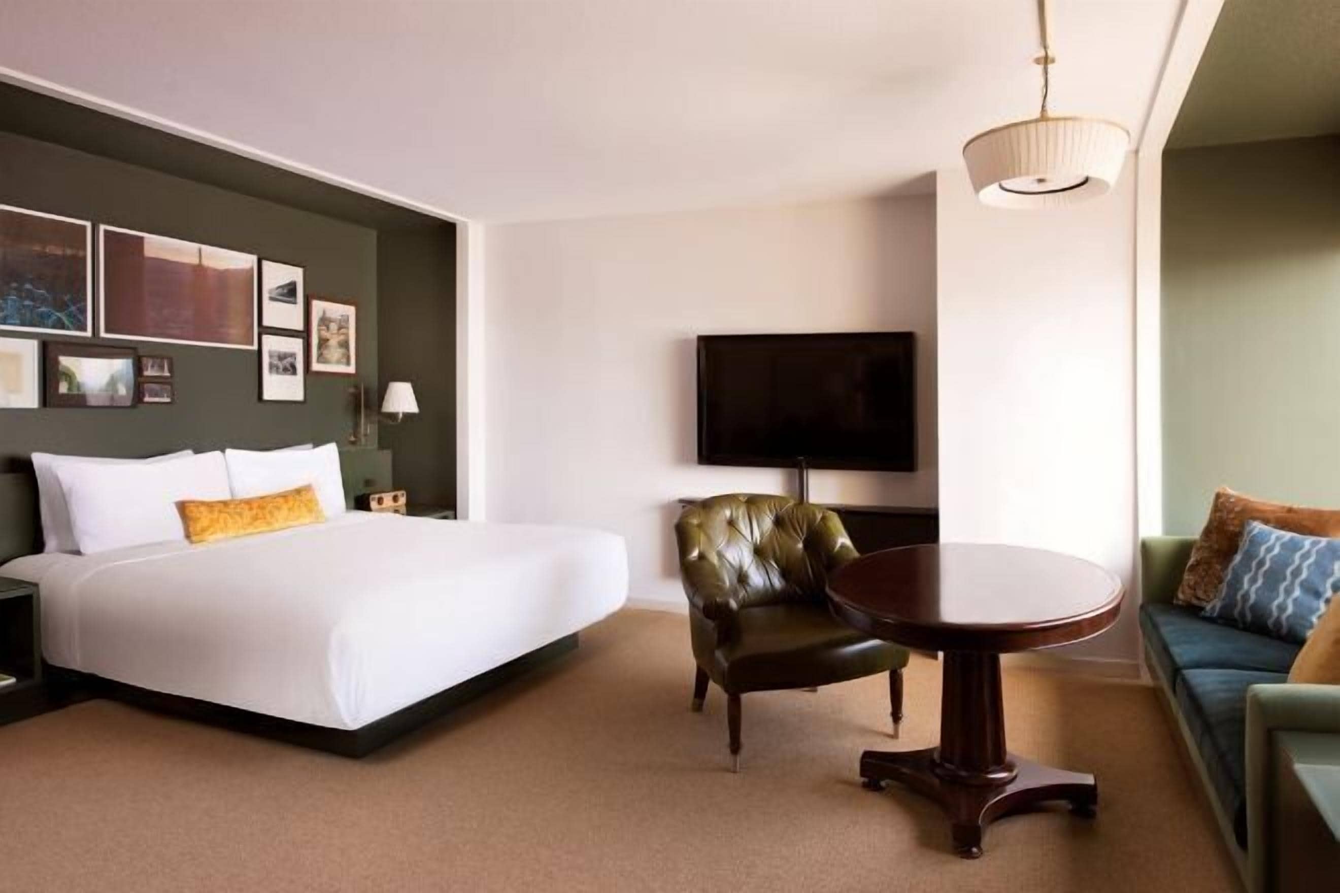 Seprai premium, bantalan ekstra lembut, dan brankas