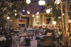 11 间餐厅，供应早餐、午餐和晚餐，法国菜