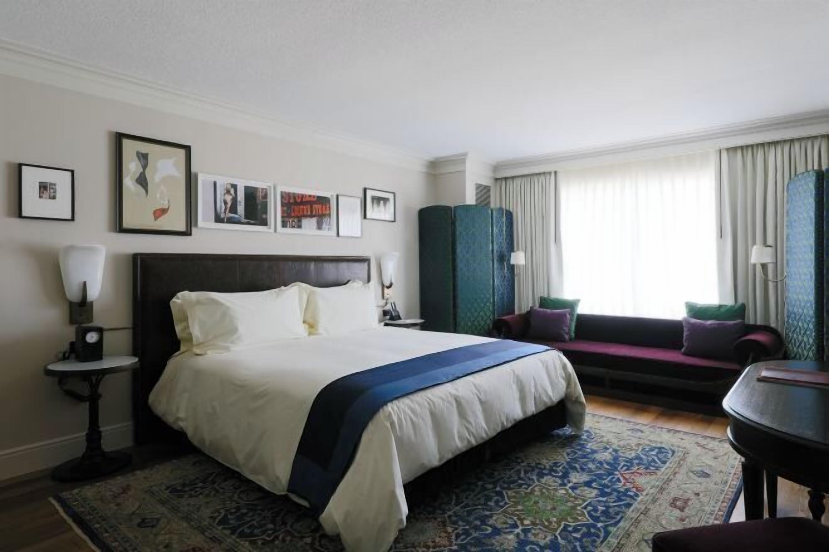 Seprai premium, bantalan ekstra lembut, dan brankas