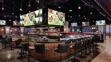 7 bars/lounges, poolside bar