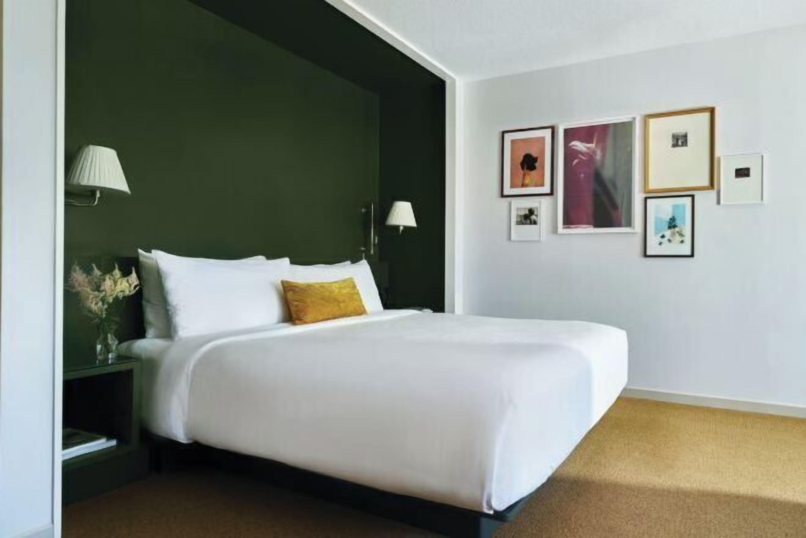 Seprai premium, bantalan ekstra lembut, dan brankas