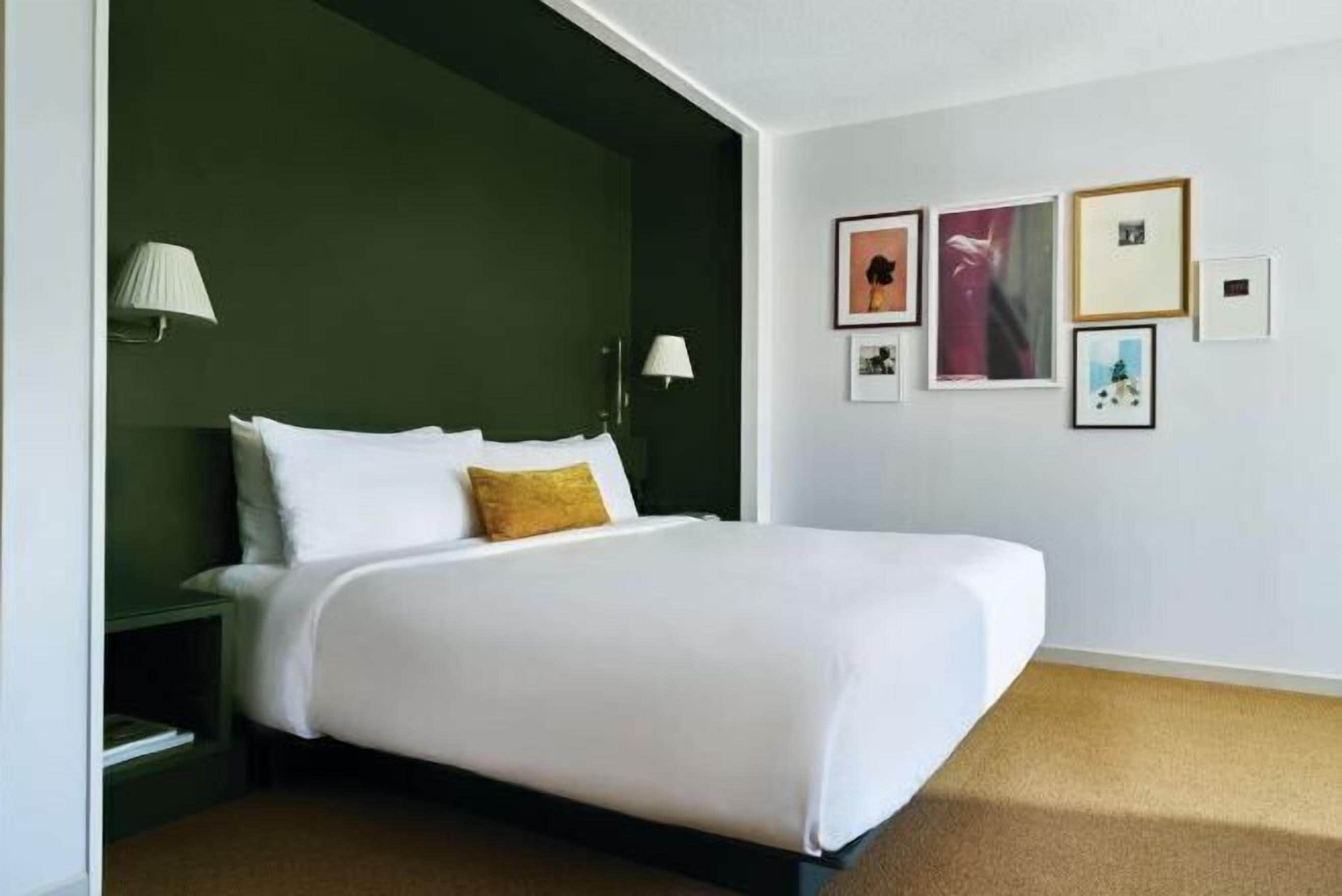 Seprai premium, bantalan ekstra lembut, dan brankas