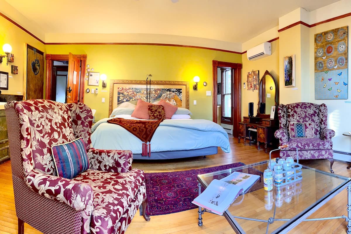 Design Room, 1 King Bed | 2 bedrooms, premium bedding, down duvets, individually decorated