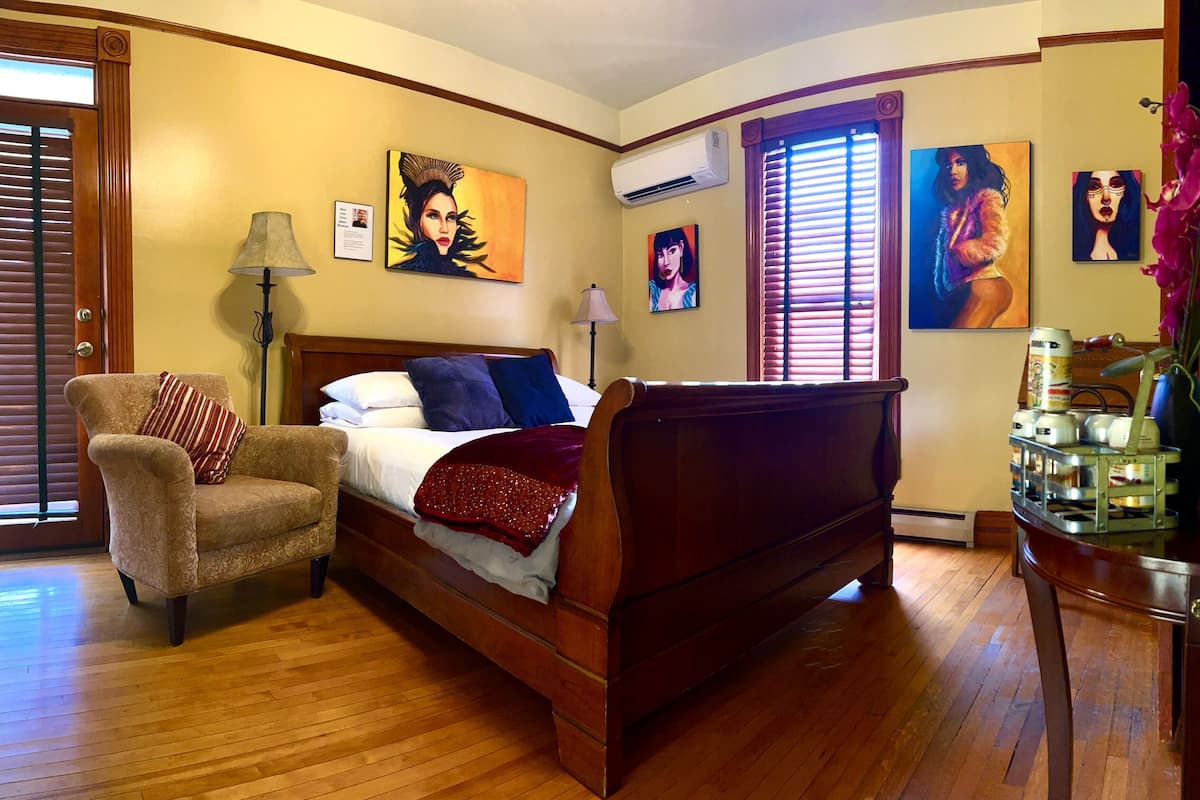 City Room, 1 Queen Bed | 2 bedrooms, premium bedding, down duvets, individually decorated