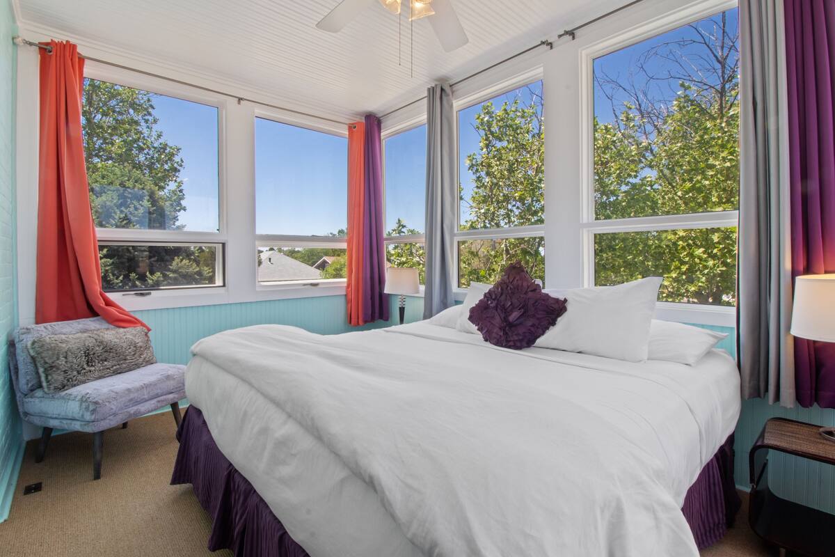 Suite Comfort, 1 camera da letto | Biancheria da letto di alta qualità, copriletto in piuma, una scrivania