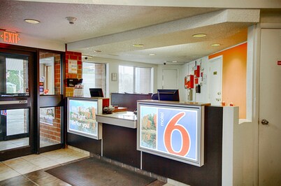 Motel 6 Albany, NY
