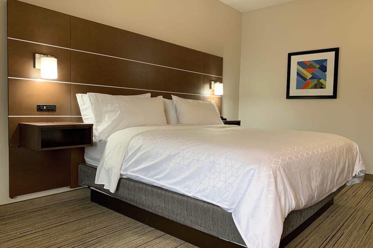 Standard Room, 1 King Bed