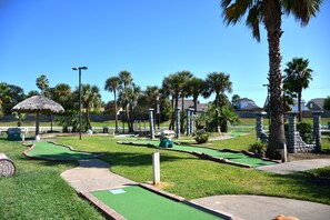 Mini-golf