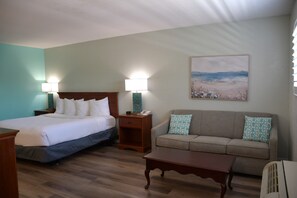 Standard Room, 1 King Bed, Pet Friendly | Desk, blackout drapes, iron/ironing board, free WiFi