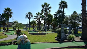 Mini-golf
