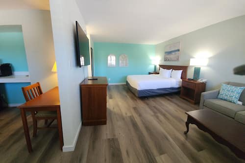 Standard Room, 1 King Bed, Pet Friendly | Schreibtisch, Verdunkelungsvorhänge, Bügeleisen/Bügelbrett