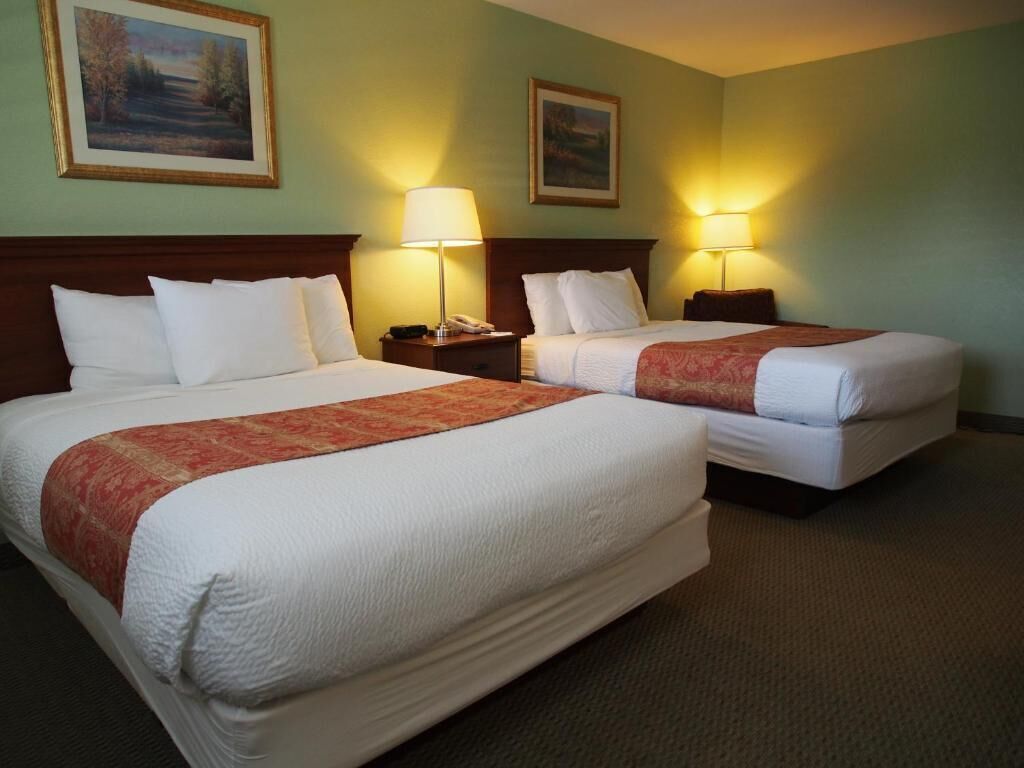 Desk, blackout drapes, iron/ironing board, free WiFi