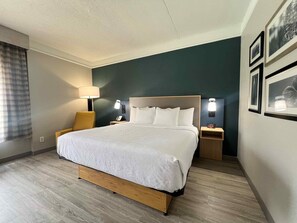 Deluxe kamer, 1 kingsize bed, niet-roken | Luxe beddengoed, een bureau, een laptopwerkplek