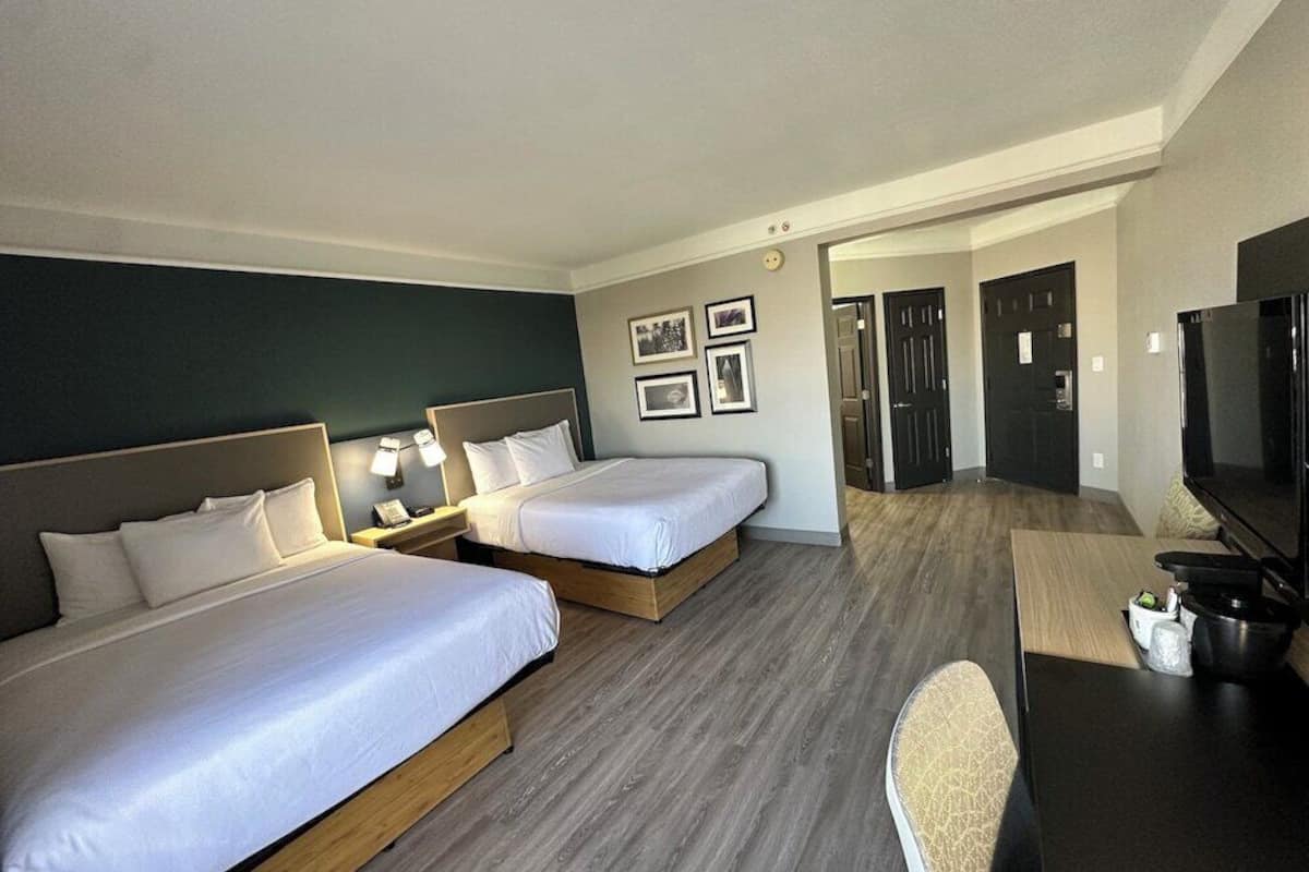 Ropa de cama de alta calidad y escritorio
