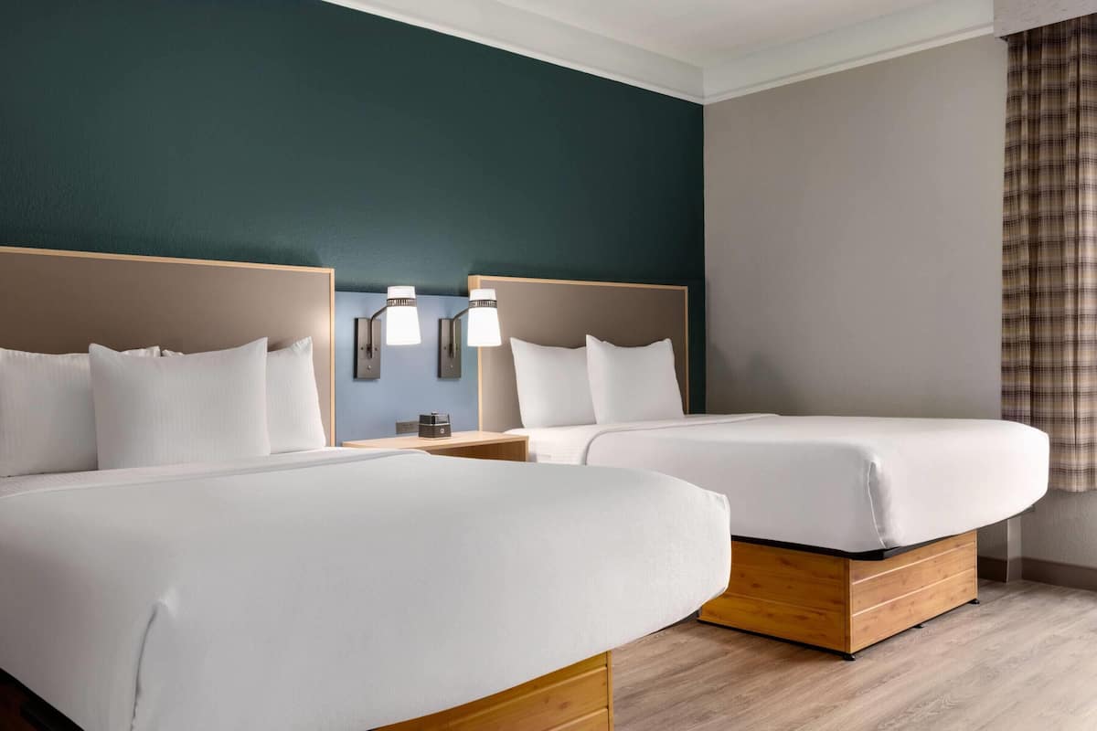 Deluxe Room, 2 Queen Beds, Non Smoking