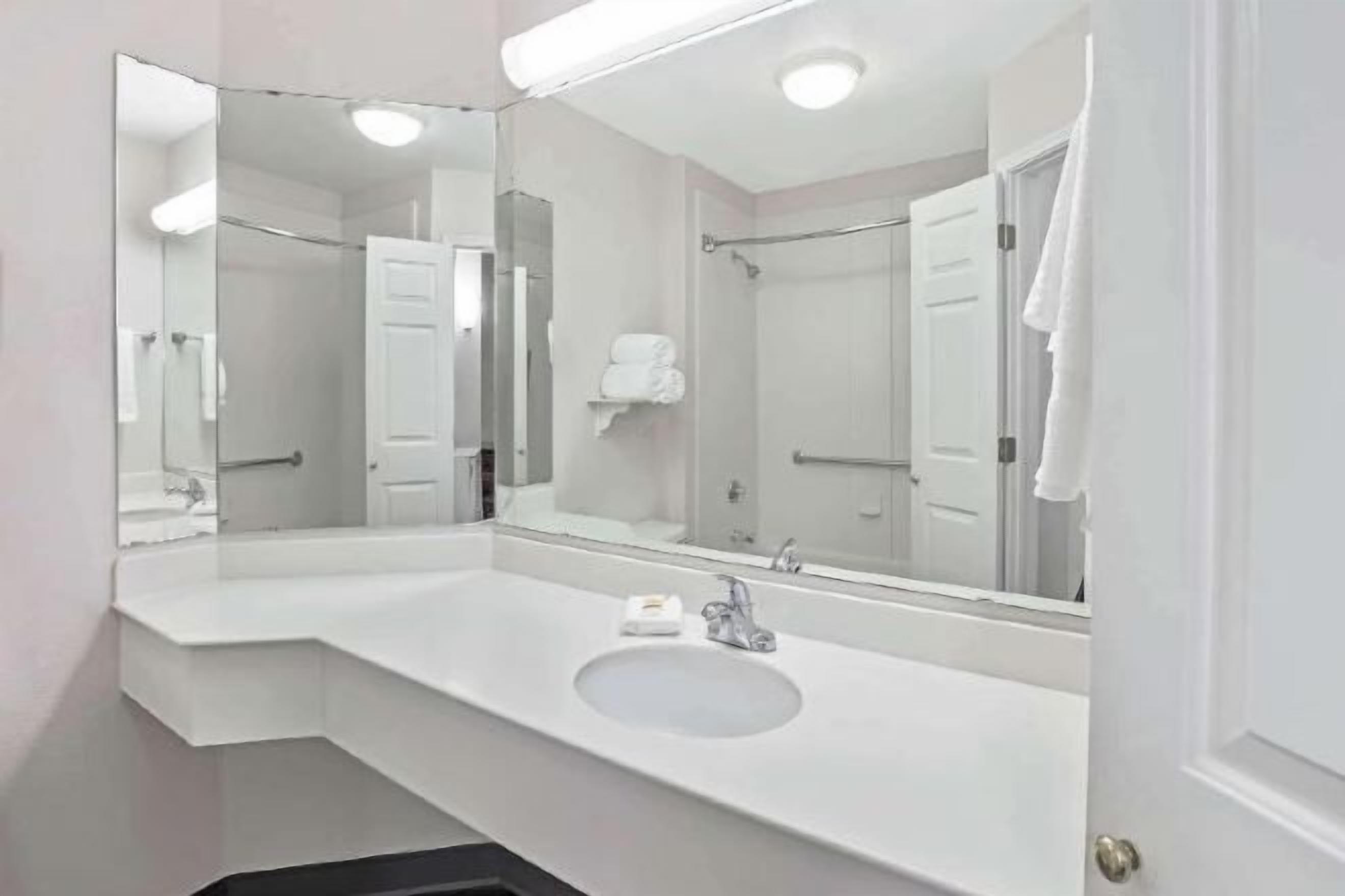 Combined shower/tub, eco-friendly toiletries, hair dryer, towels