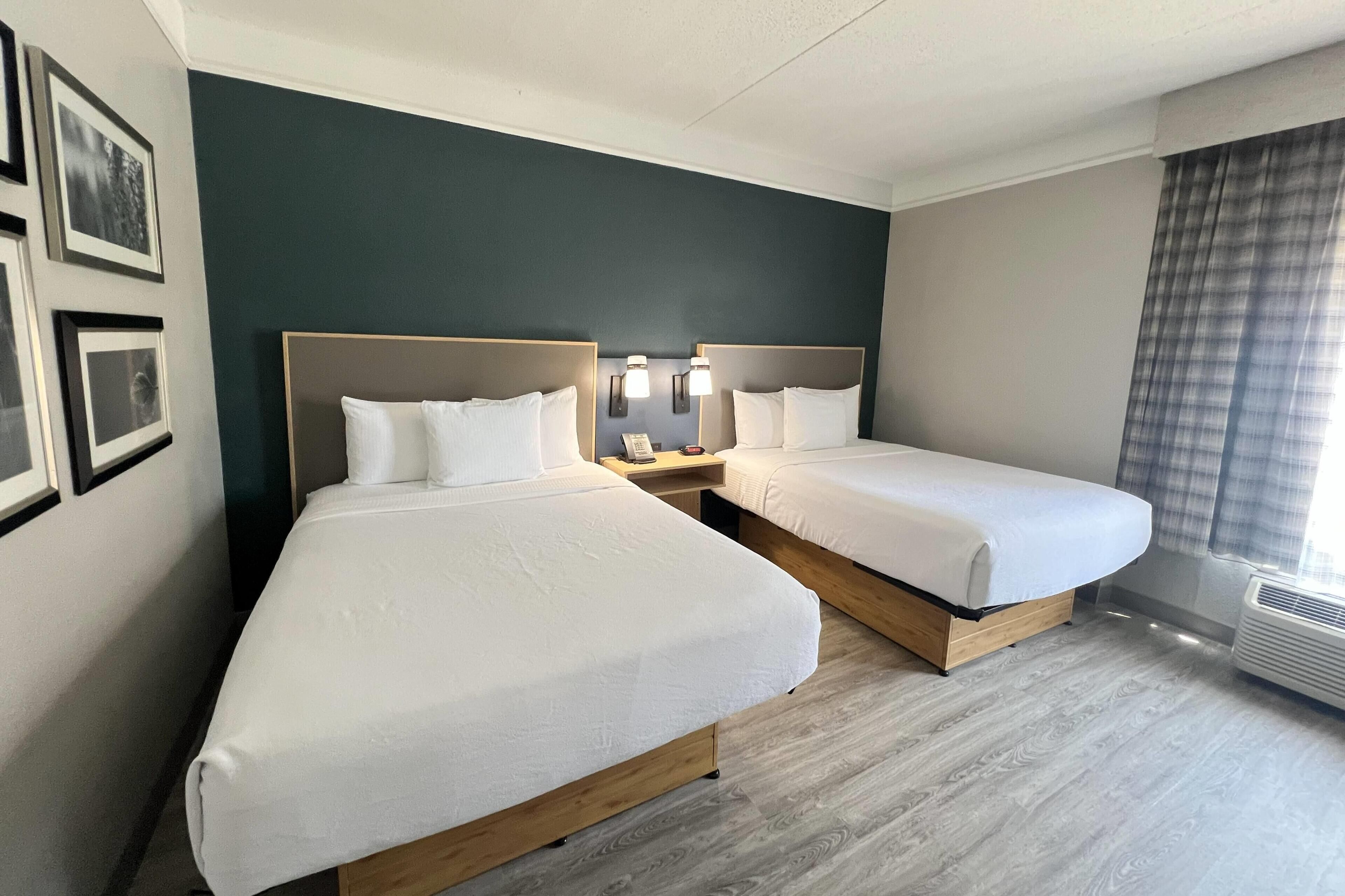 Deluxe Room, 2 Queen Beds, Non Smoking