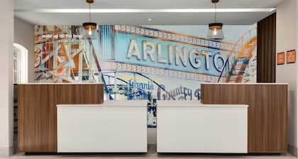 La Quinta Inn & Suites by Wyndham Dallas Arlington South
