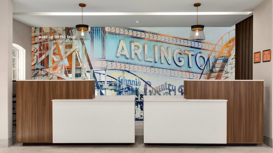 La Quinta Inn & Suites by Wyndham Dallas Arlington South