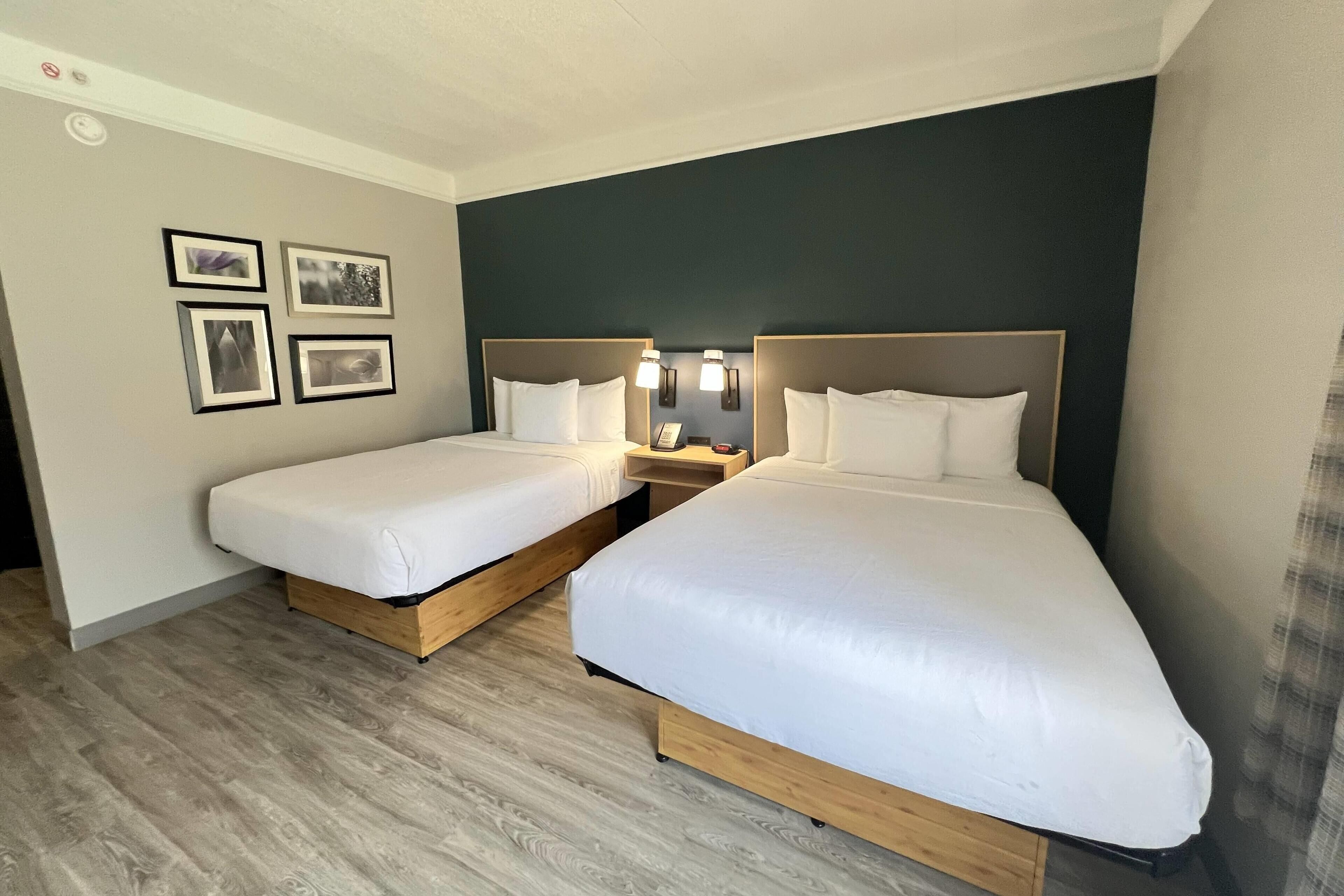 Deluxe Room, 2 Queen Beds, Mobility Accessible, Non Smoking (Hearing Accessible, Tub w/Grab Bars)