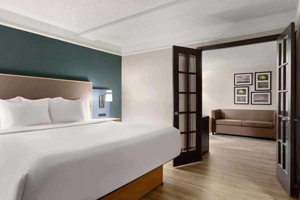 Ropa de cama de alta calidad y escritorio