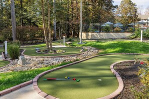Mini-golf