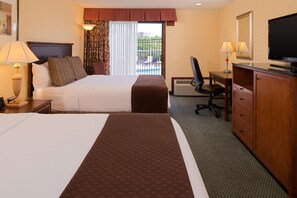 Premium bedding, desk, laptop workspace, blackout drapes - Red Lion Hotel Yakima Center (Yakima)