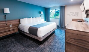 Premium bedding, desk, laptop workspace, blackout drapes - Ruby River Hotel Downtown Spokane (Spokane)