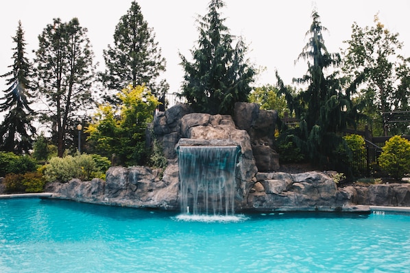 Chambre Deluxe, 2 grands lits, en bord de piscine | Vue de la chambre